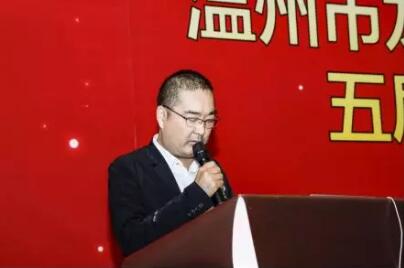 (圖為潘成漲常務副會長作五屆理事會2019年財務工作報告) (圖為潘成漲常務副會長作五屆理事會2019年財務工作報告)