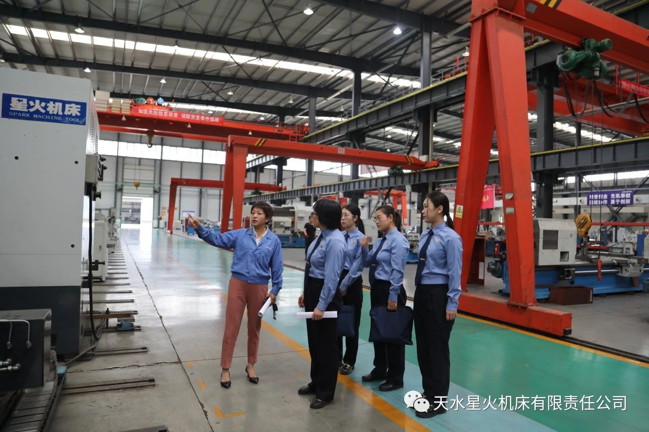 天水市人民檢察院楊芳一行來星火機床集團開展送法進企業活動 天水市人民檢察院楊芳一行來星火機床集團開展送法進企業活動