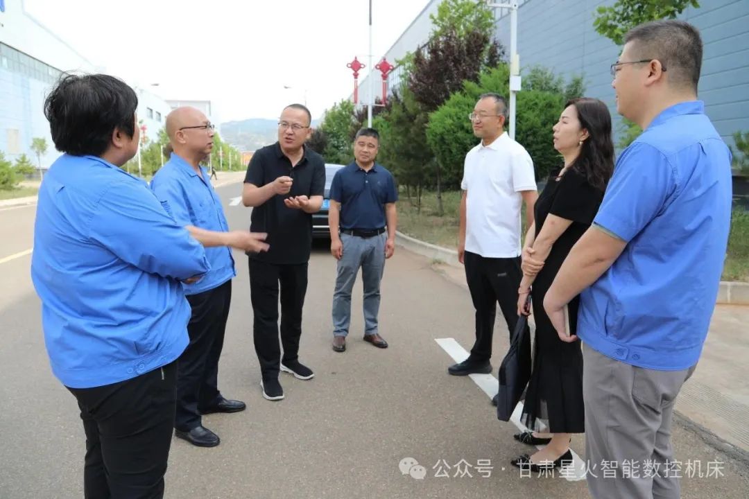 天水市科技局黨組書記薛林榮來星火機床公司調研 天水市科技局黨組書記薛林榮來星火機床公司調研