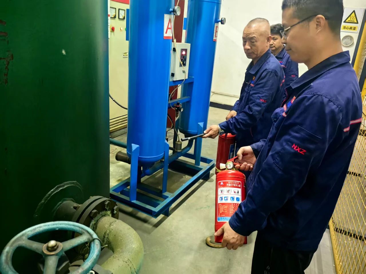西北軸承鐵路車間開展“導熱油鍋爐火災爆炸”專項應急演練 西北軸承鐵路車間開展“導熱油鍋爐火災爆炸”專項應急演練