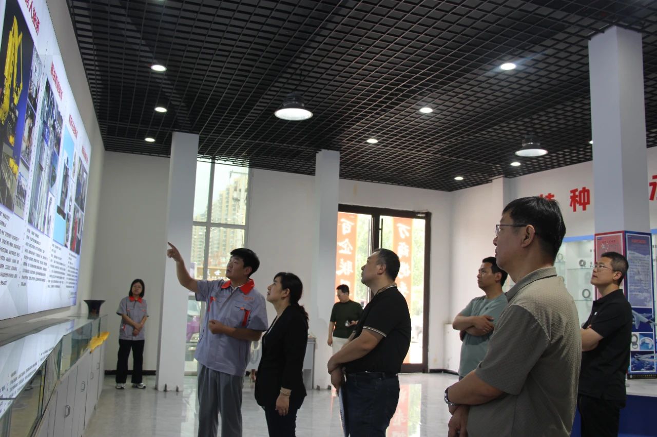 河北科技工程職業技術大學一行蒞臨河北省軸承研究院參觀調研 河北科技工程職業技術大學一行蒞臨河北省軸承研究院參觀調研