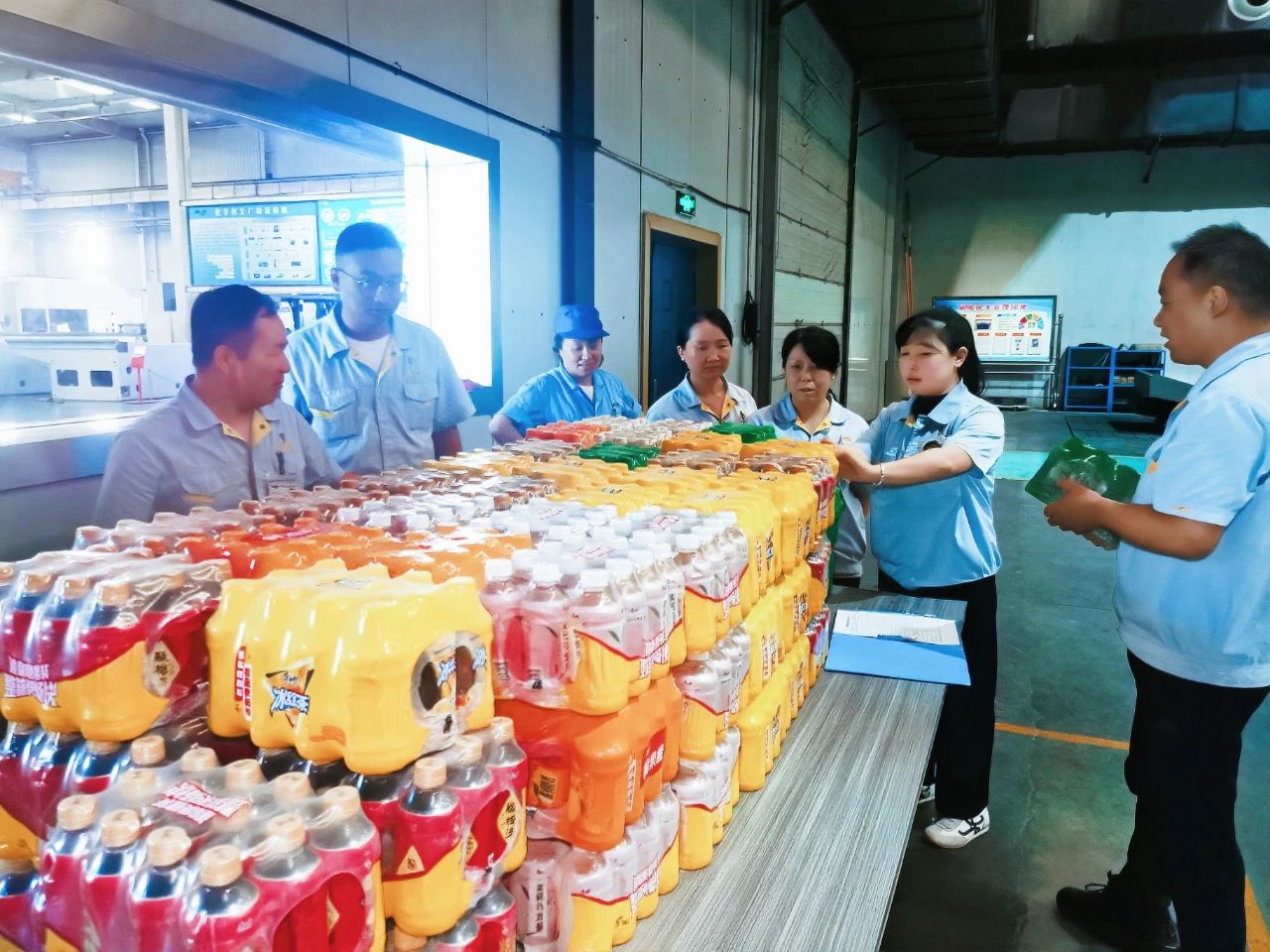 寶雞機床集團持續開展“送清涼”活動 寶雞機床集團持續開展“送清涼”活動
