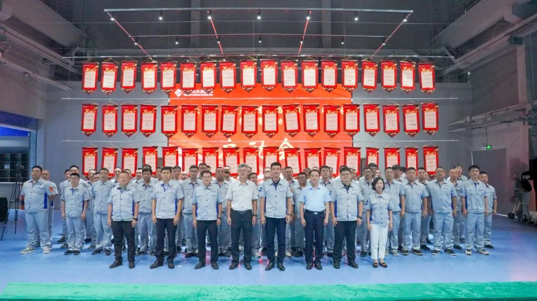 沈陽機床公司“保交付、促生產、零缺陷”班組合同清倉擂臺賽正式啟動 沈陽機床公司“保交付、促生產、零缺陷”班組合同清倉擂臺賽正式啟動